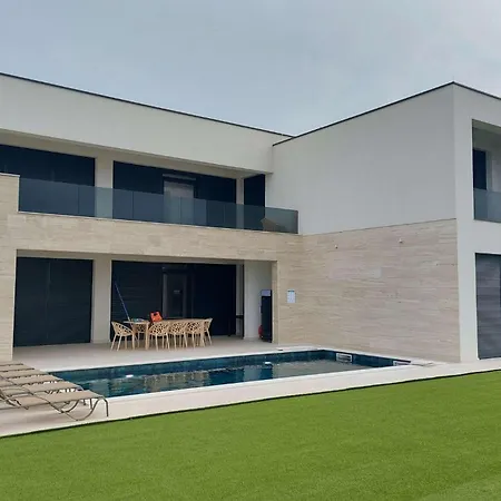 2 Holiday home *